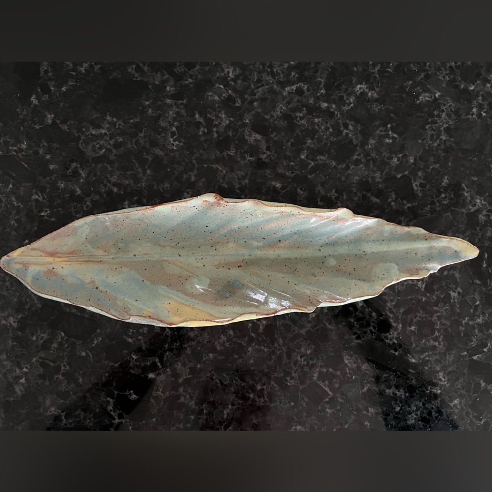 ART POTTERY STUDIO Leaf decorative 13” Long, Speckled Blues, Grays, Tan NEW